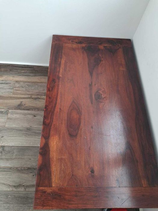 masa din lemn solid ,ideal pentru sufragerie