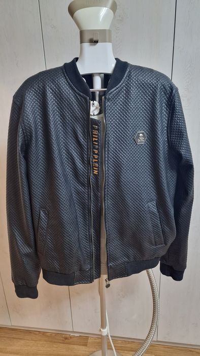 Куртки продаются