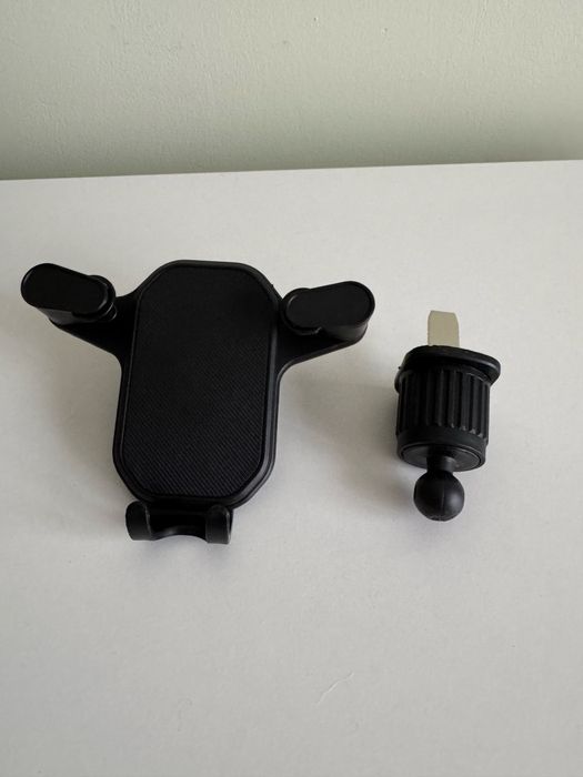 Стойка за телефон в кола