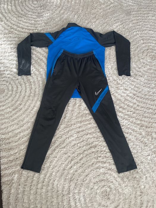 Vând set trening Nike, original luat de pe sport vision