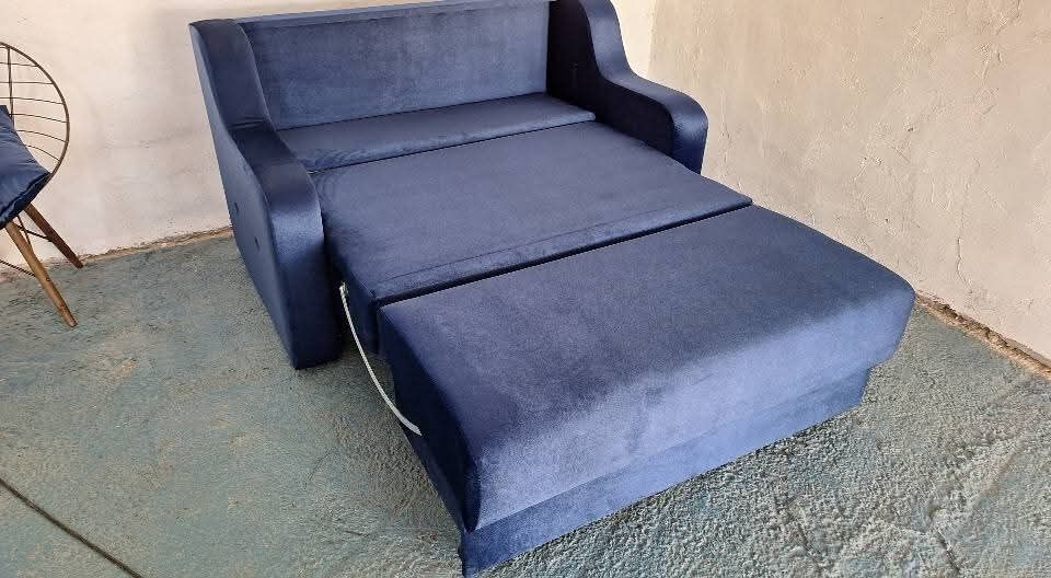 Canapea extensibila cu lada de depozitare