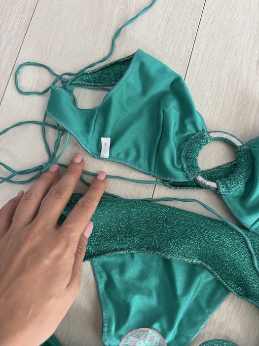 Oséree бански две части