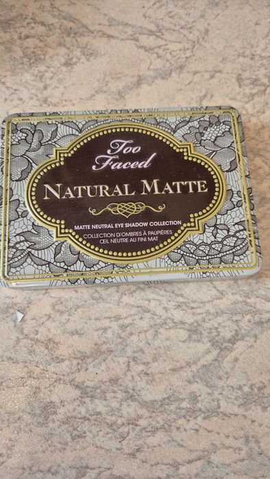 Предлагам палитра на Too faced, Продавам я защото имам доста палитри и не я използвам!