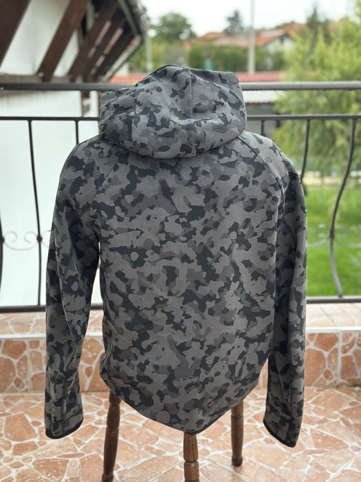 Nike tech fleece camo top Оригинално! CJ5975-010