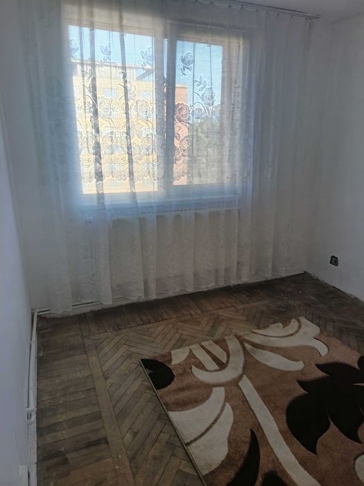 Apartament cu 2 camere pe Bulevard. Preț 17500 euro