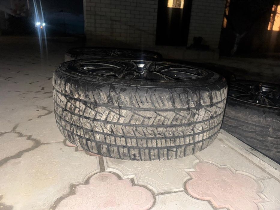 Продам шины 235/45 Р18