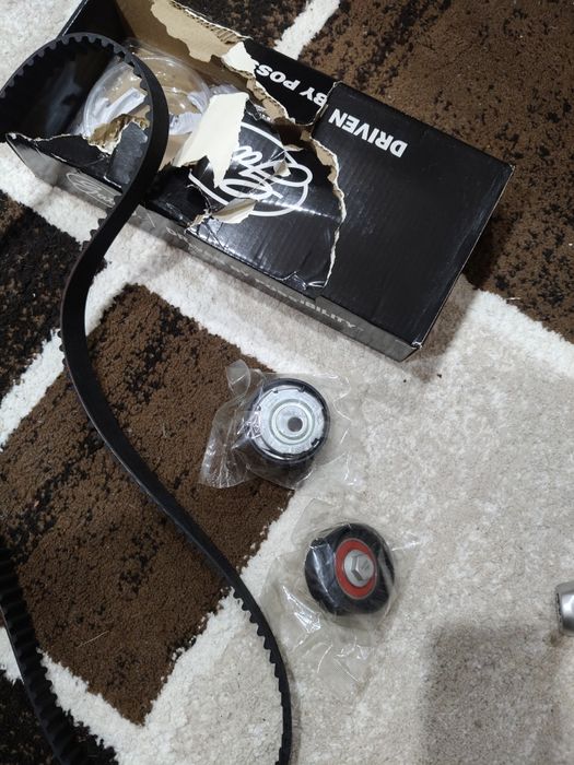 Ремень ГРМ новый с роликами