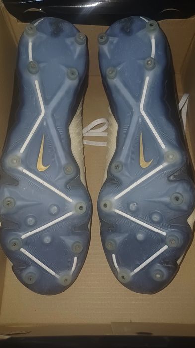 Здравейте продавам бутонки nike phantom gx най-висок клас размер 42.5