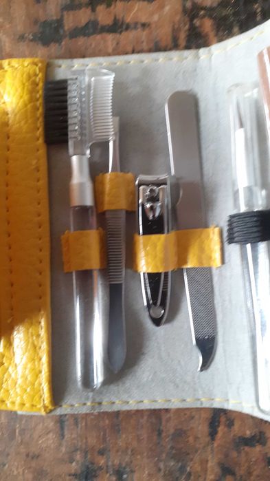 дамски козметичен комплект несесер с инструменти