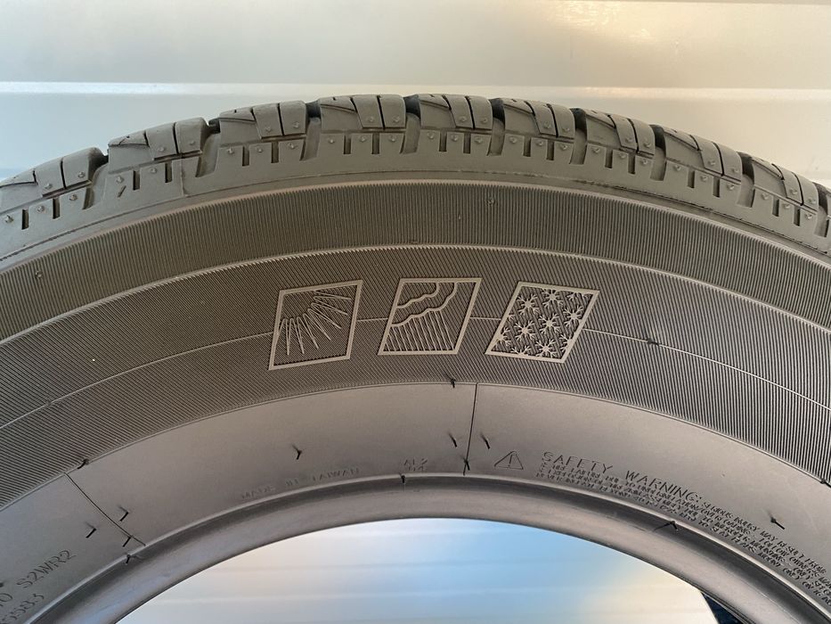 4бр зимни гуми 225/75/16C/Maxxis Vansmart A/S/AL2/dot0122/8.4мм грайфе