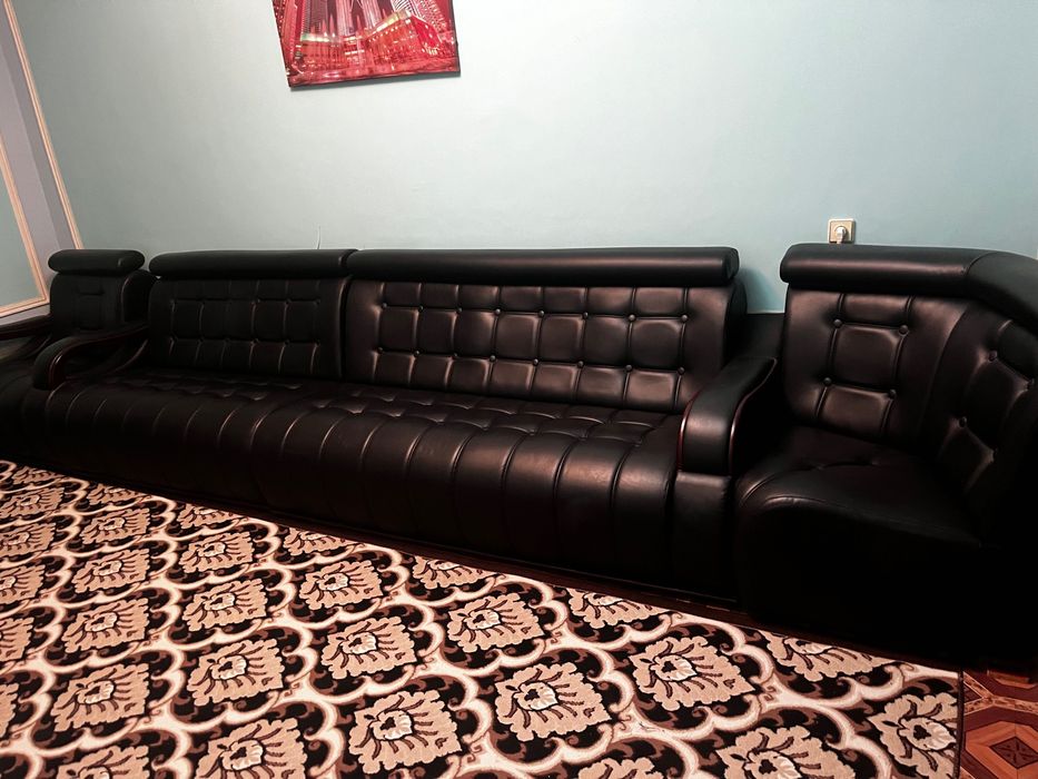 Кожаный диван-уголок