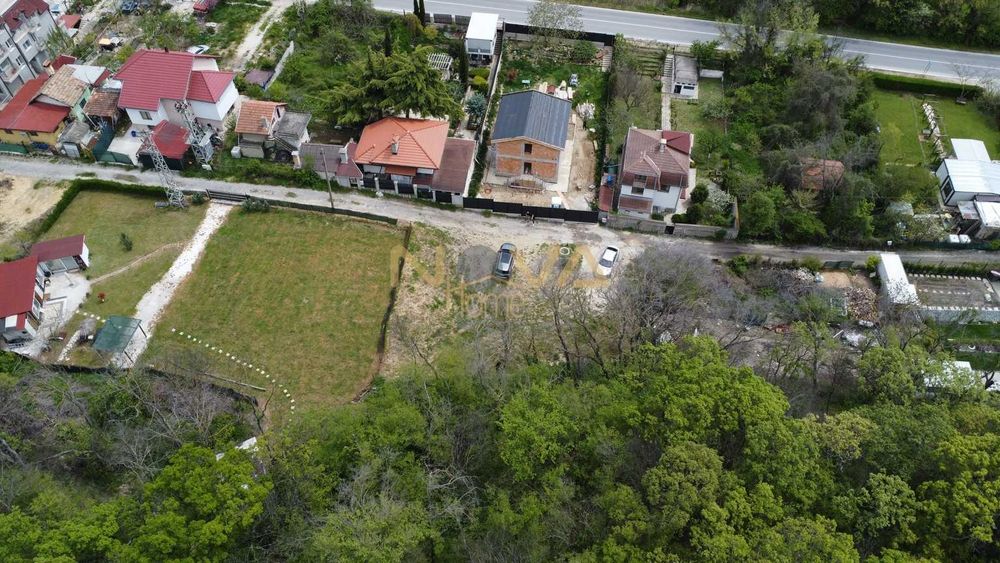 Продавам парцел 481 кв.м. до къмпинг Лагуна, с вода и разрешение за бунгало 39000 евро