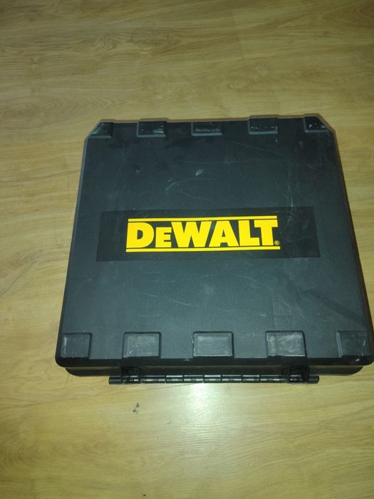 Пушка за Бетон БАТЕРИЯ И ЗАРЯДНО ЧИСТО НОВИ!!!  и пирони за нея