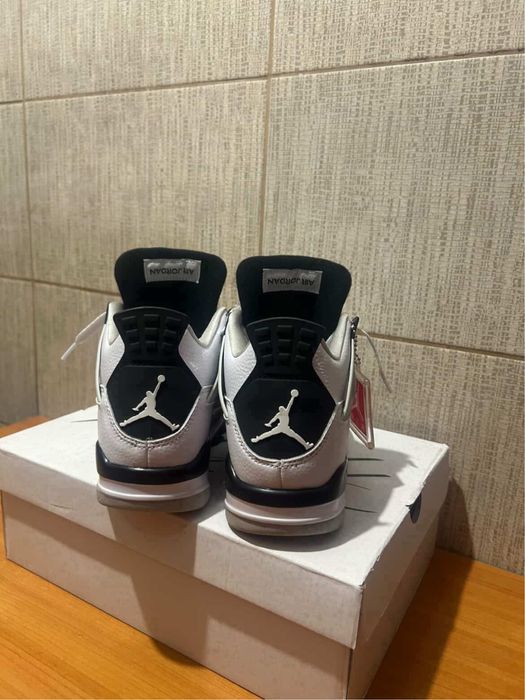 jordan 4 MB.
