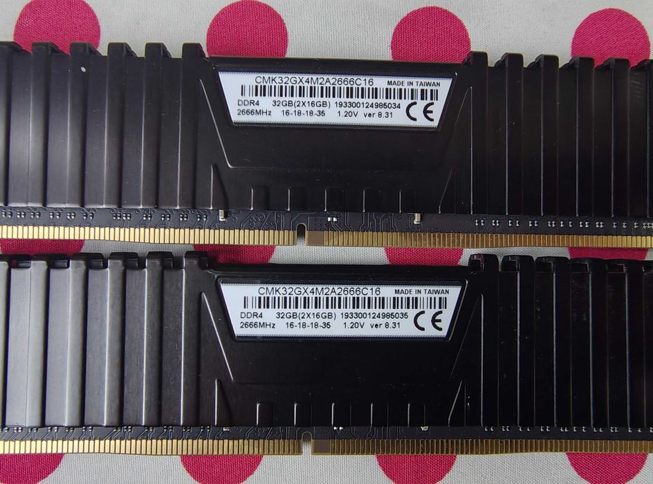 Memorie Corsair Vengeance LPX Black 32GB (2x16) DDR4 2666MHz Desktop.