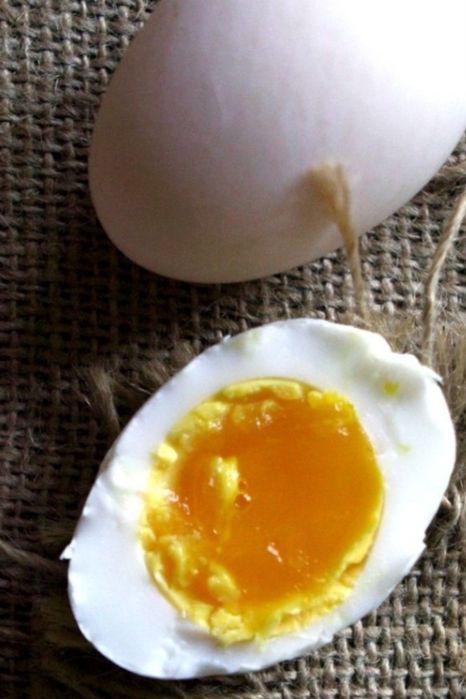 Ouă de la găini de țară crescute doar cu produse naturale  fără concentrate