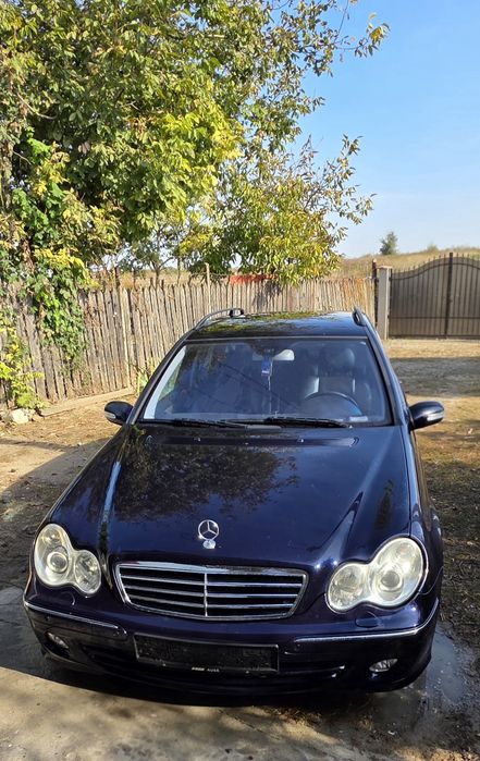 Vând Mercedes C 220