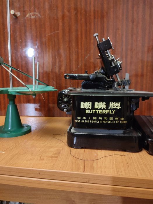 Продам оверлок 51