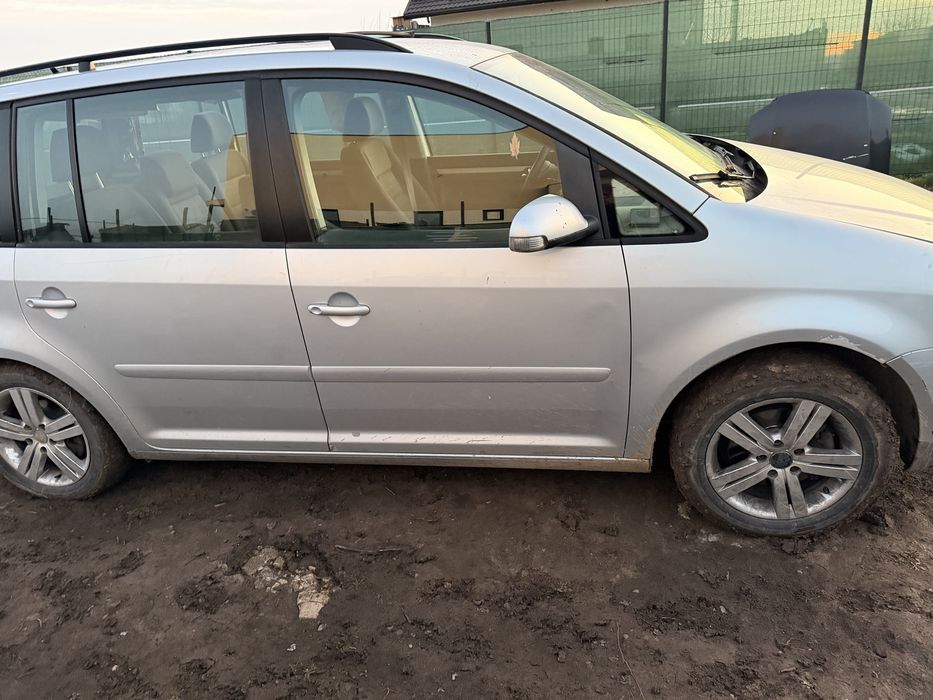 Dezmembrez dezmembrari vw touran 1.9 TDI BLS 105 cai 6+1 trepte 2007