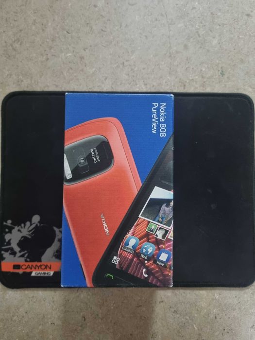 Nokia 808 оригинал в новом состоянии
