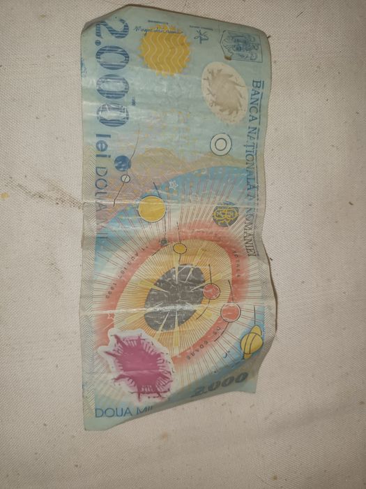Bancnota 2000 lei eclipsa