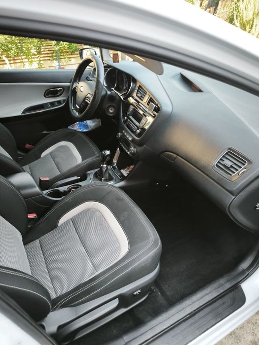 Продавам Kia Ceed 1.6 crdi 128