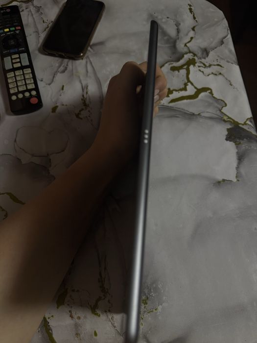 Продам айпад 9 на 64 гб