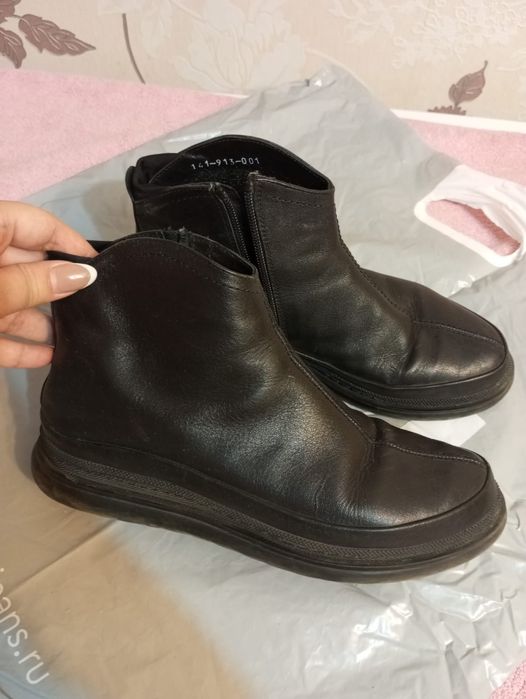 Продам женскую обувь