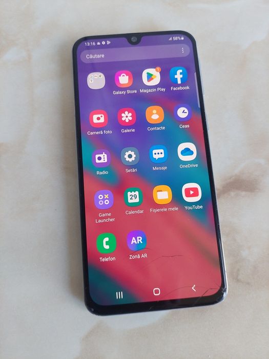 Vând Samsung Galaxy A40 White / Alb (ușor spart jos) //poze reale