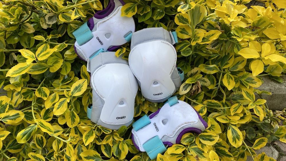 Role Oxelo 35-38 plus casca și cotiere, genunchiere