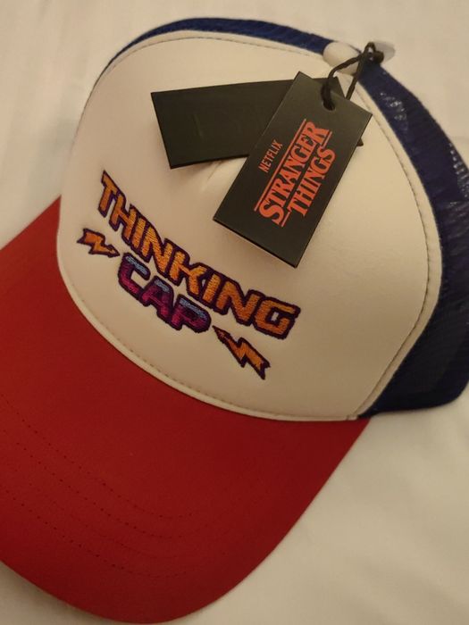 Продаю кепку и фигурки осд (kinder joy)