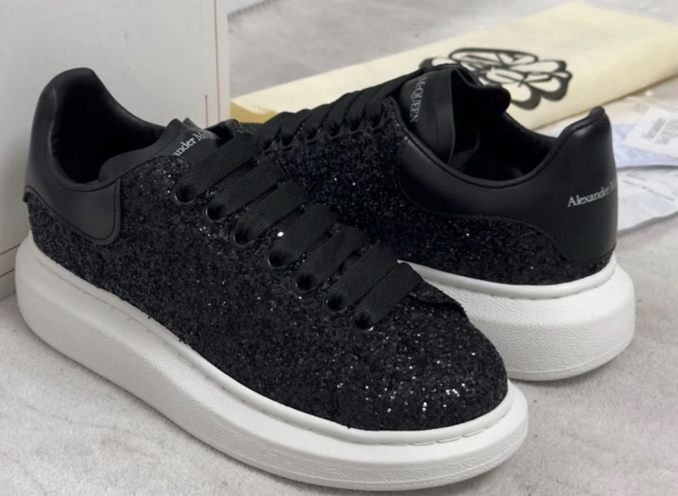 Adidasi Alexander McQueen cu sclipici