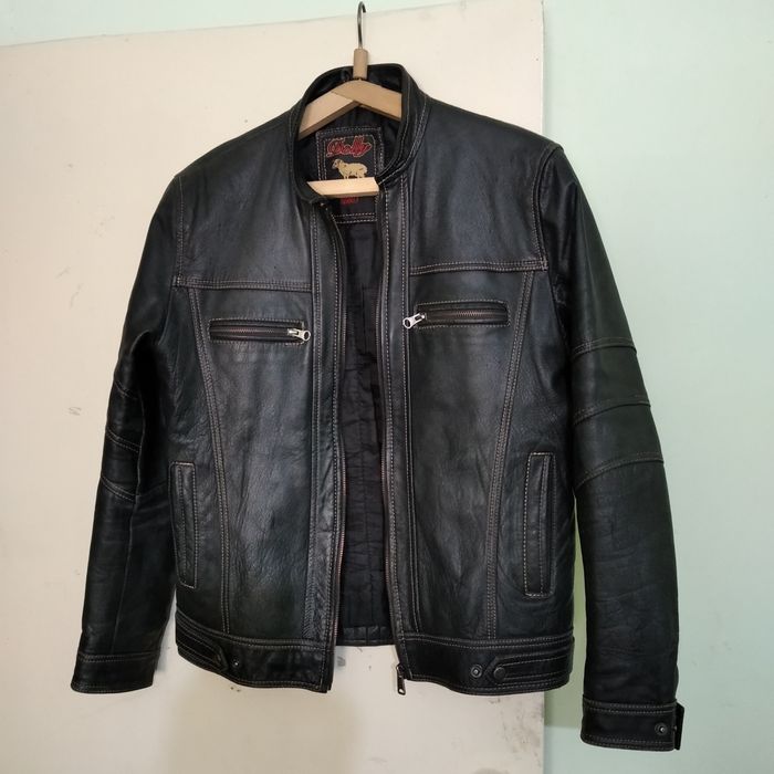 Продам кожаные куртки.