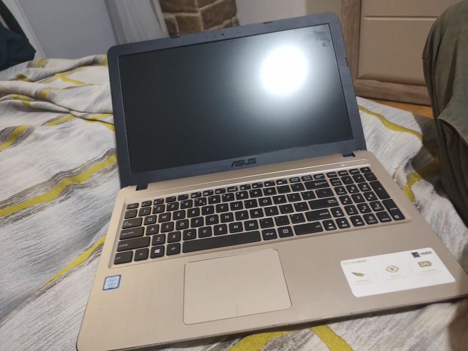 Asus I3-7020U/8GbRam