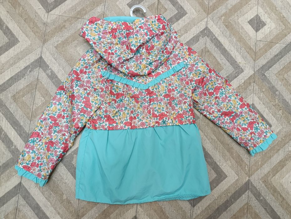 Ветровка для девочки 98р