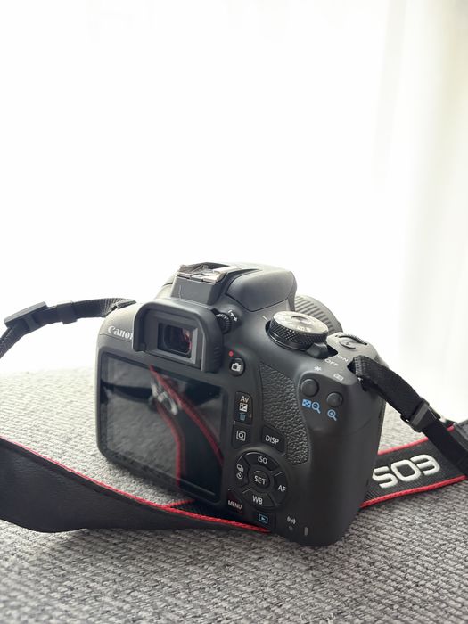 Canon EOS 2000D