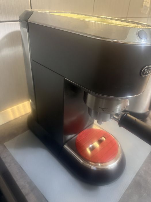 Espressor manual De’Longhi Dedica EC 685.BK, 1300 W, 15 bari, Negru