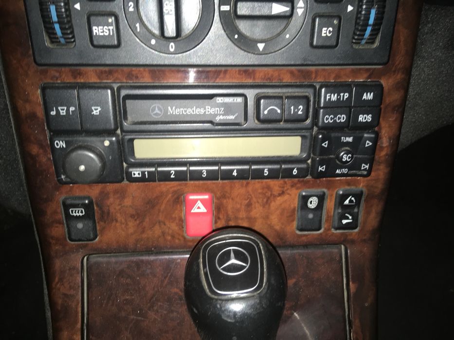 радио-касетофон Becker special за 124,129,140,201,210. Mercedes Benz