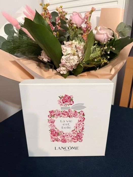 Set La Vie est Belle