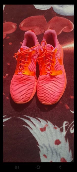 Vând urgent adidași Nike