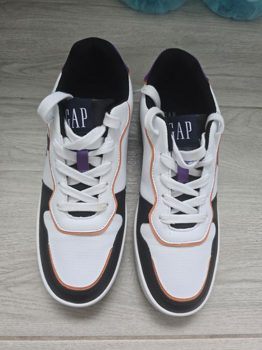 Adidasi Gap 42 super 95 RON