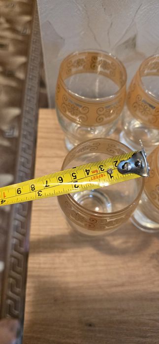 Шест неупотребявани чаши