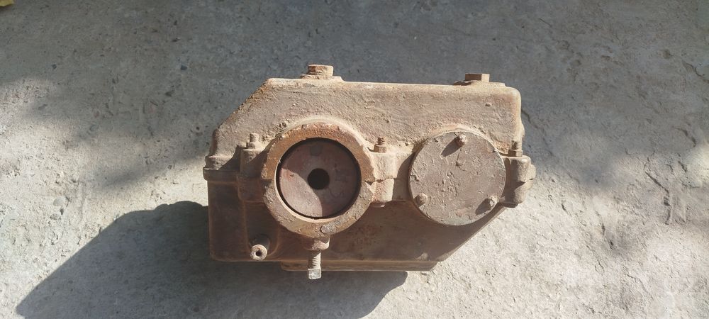 Продам цилиндрический редуктор Ц2У-100 (б/у)