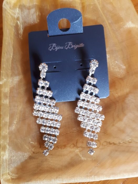 Уникално красиви обеци с камъни-нови