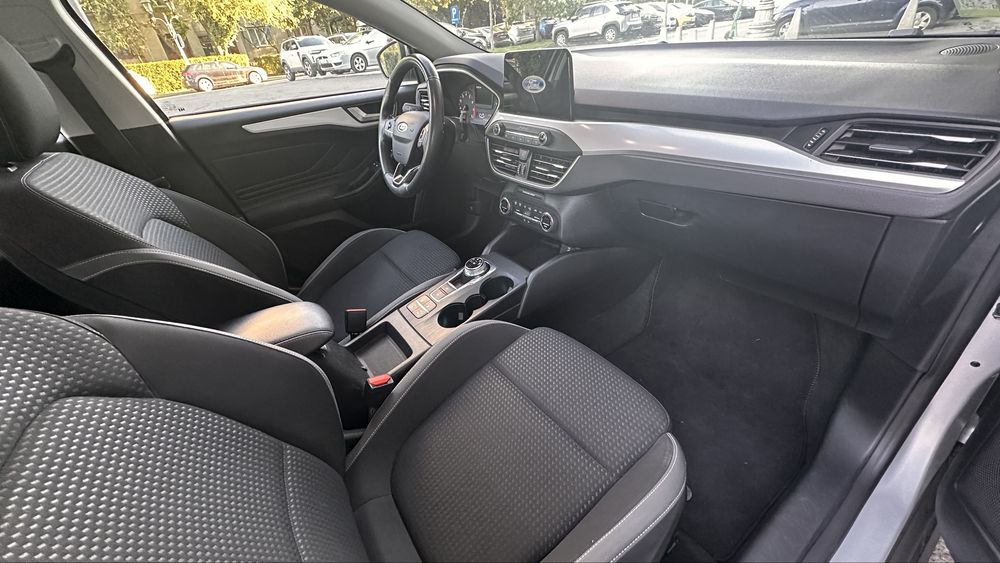 Ford Focus benzină - 124050 km  - Automata 8 viteze