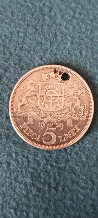 Продам серебряную монету 1929 Латвия