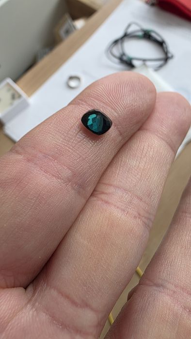 Piatra safir naturala Madagascar