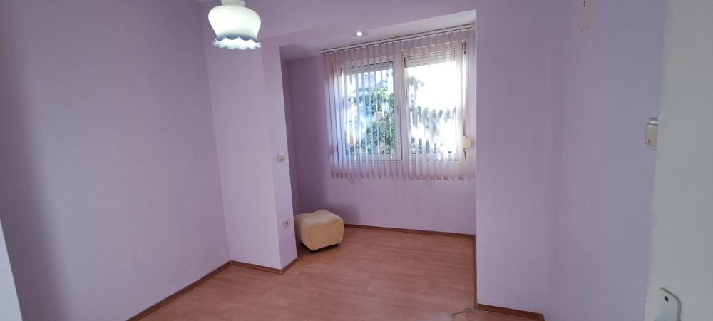 Двустаен апартамент, Хр. Смирненски