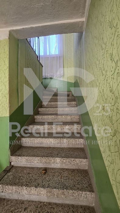 Двуетажна къща с двор в село Червен!