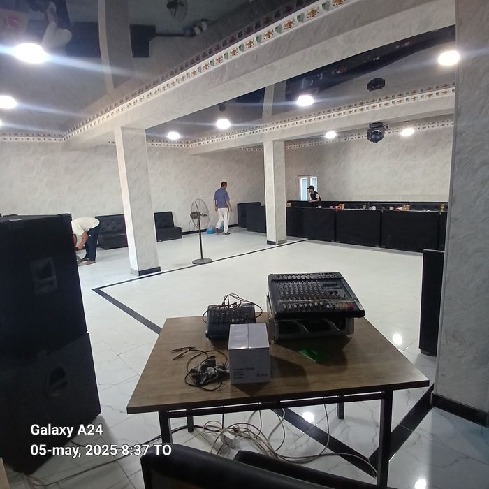 Noturar bino sotiladi